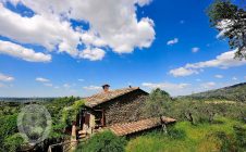 Casa colonica in pietra con piscina