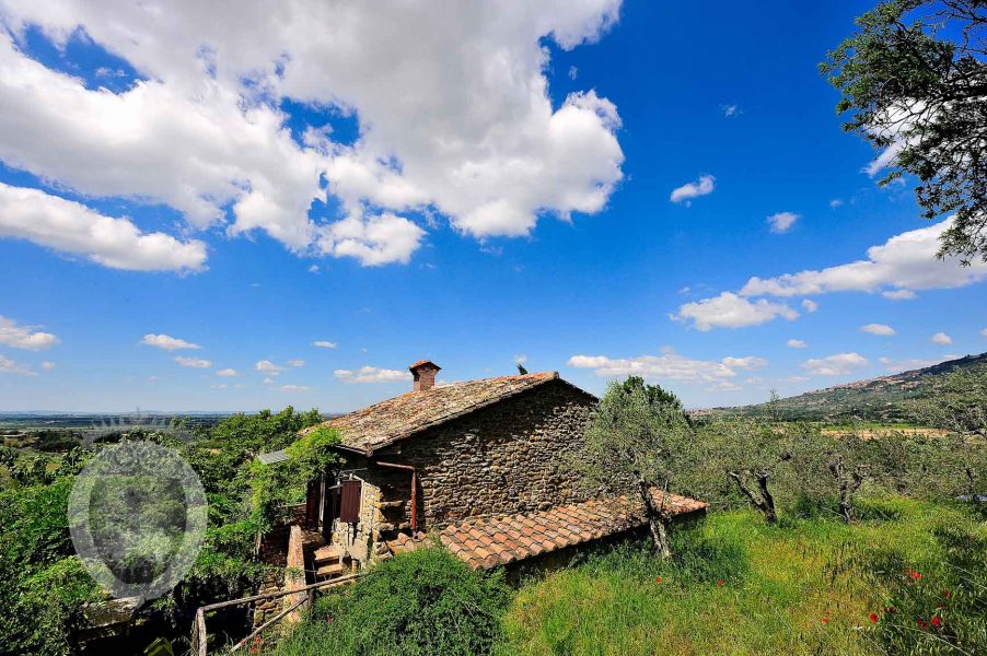 Casa colonica in pietra con piscina