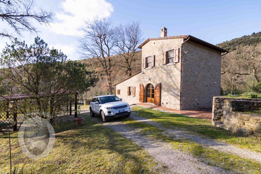 Property with two independent farmhouses