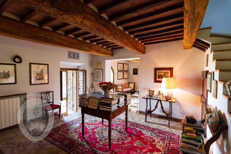 Entrance - Stone farmhouse with a panoramic view