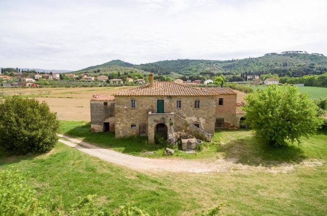 Casa colonica da ristrutturare