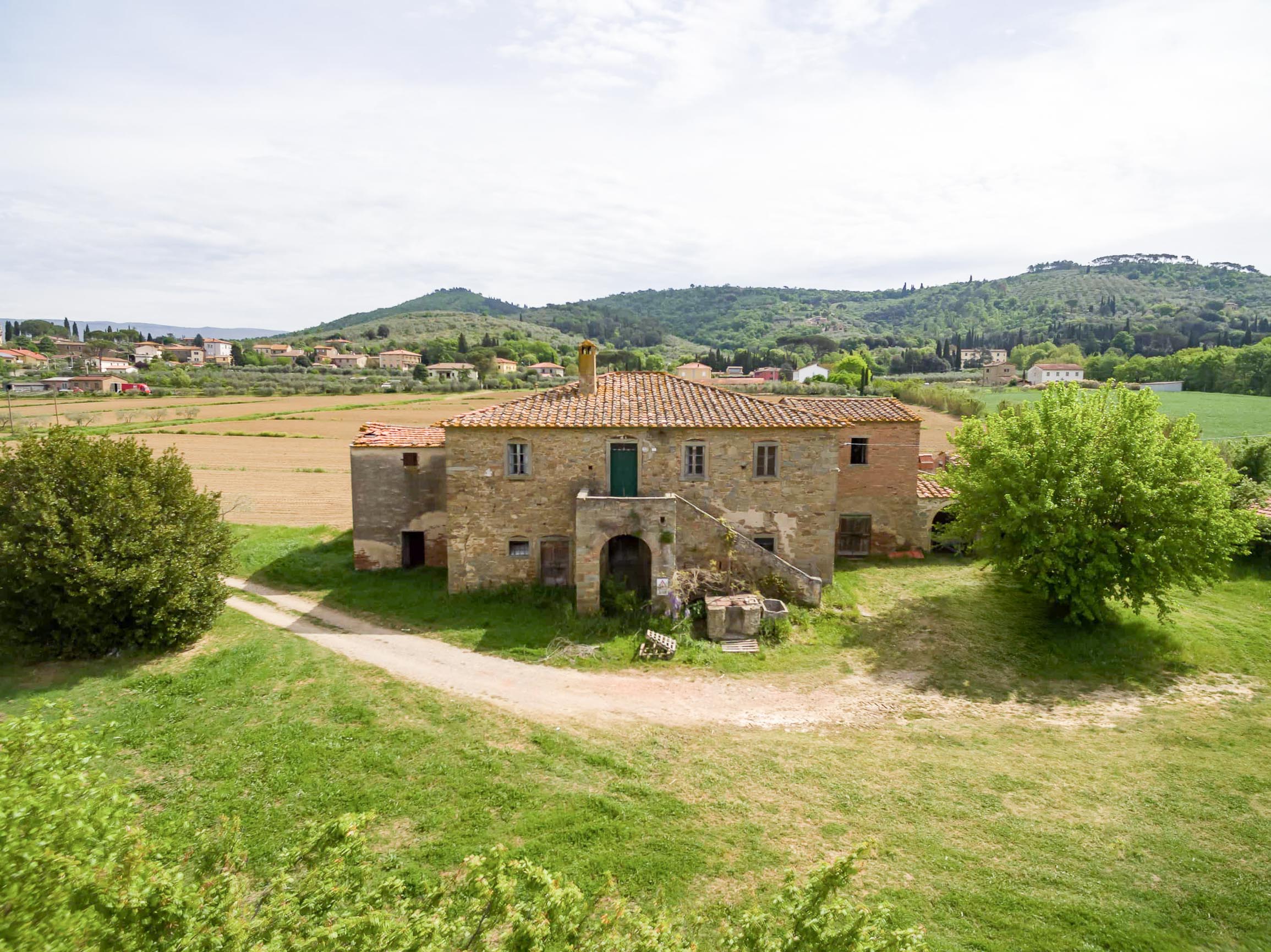 Casa colonica da ristrutturare