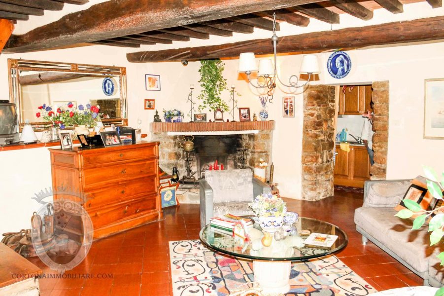 Independent property near Cortona