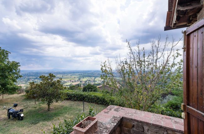 Stone farmhouse near Cortona