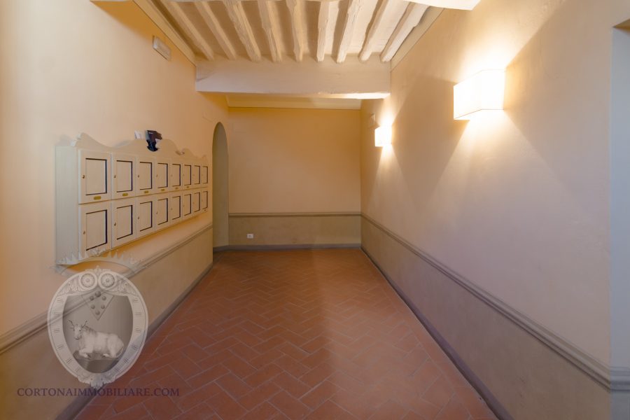 Bright apartment on the ground floor