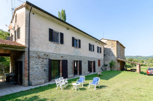 Farmhouse with “tabaccaia” in Mercatale