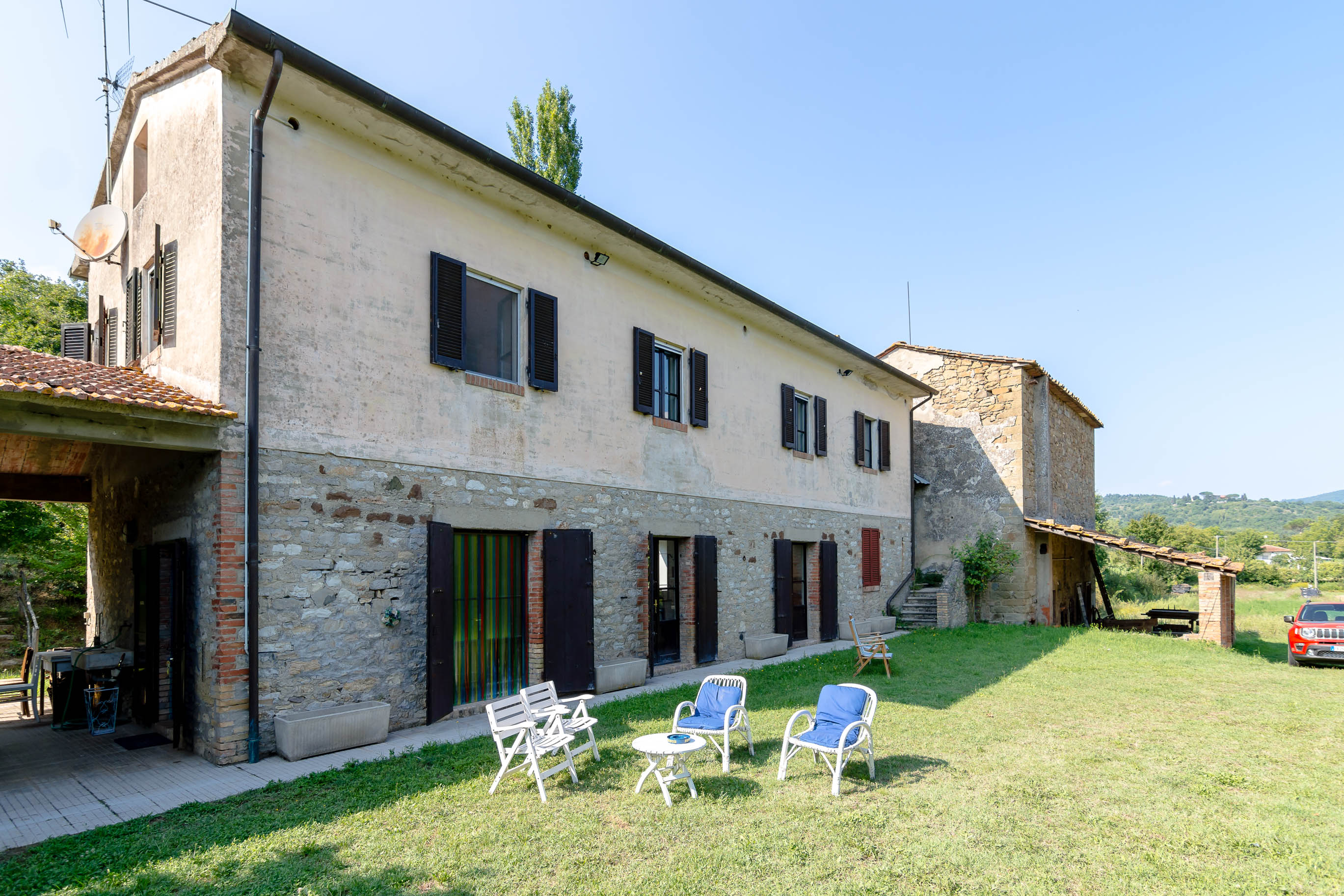 Casa colonica con tabaccaia a Mercatale