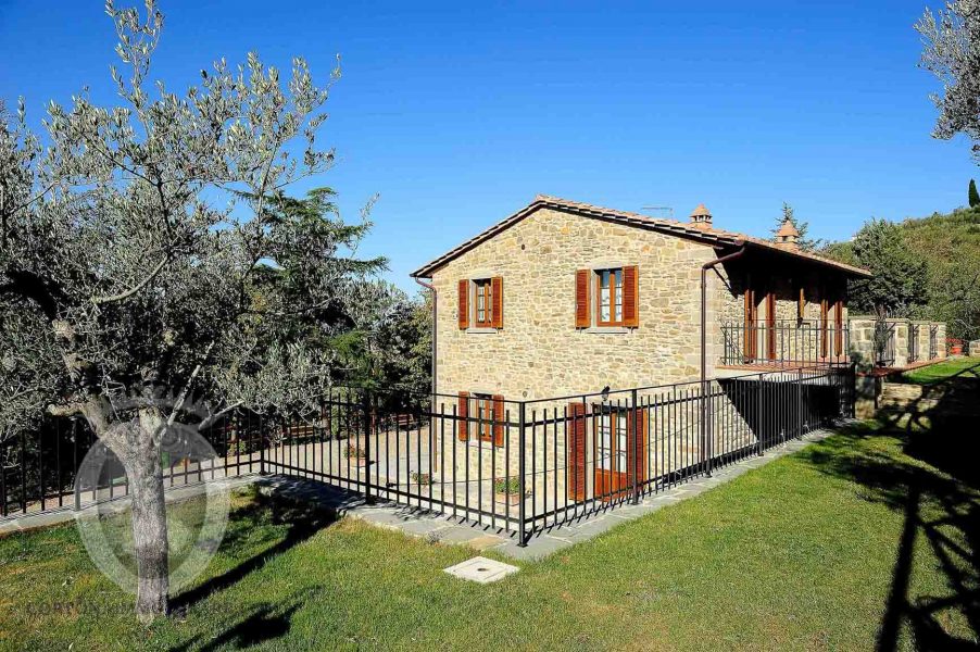 Panoramic farmhouse with pool