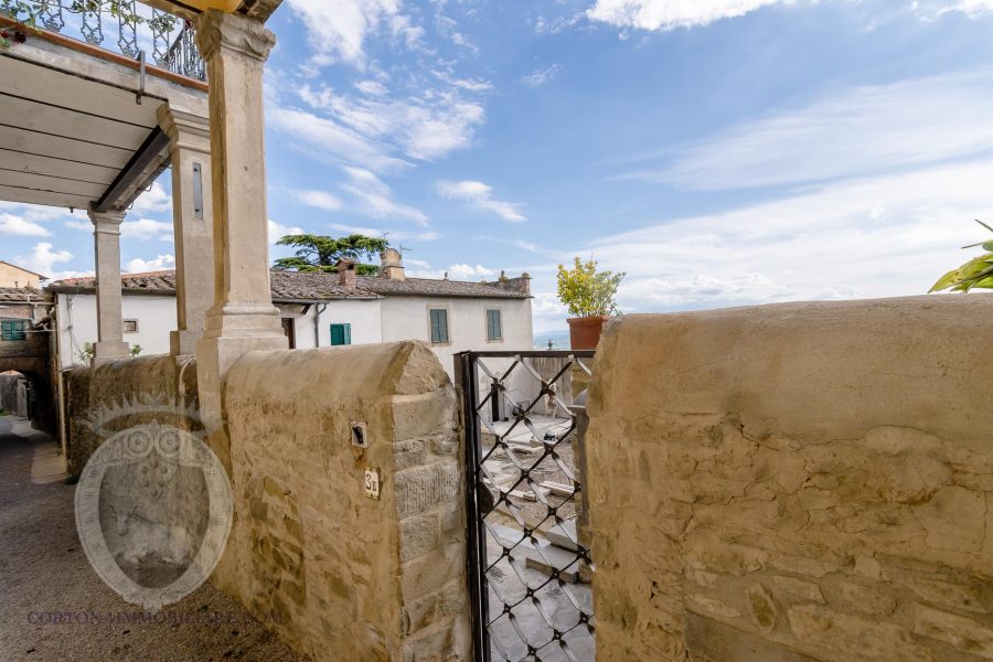 Proprietà in centro con giardino panoramico