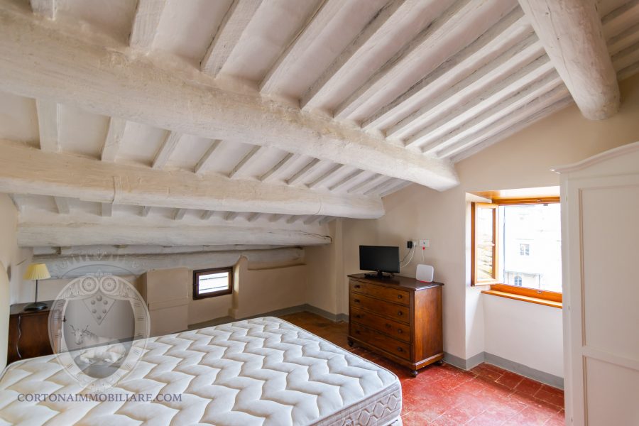 Attic renovated in Cortona