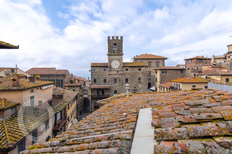 Attic renovated in Cortona