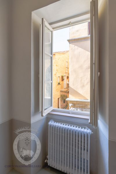 Renovated attic apartment in Cortona