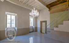 Renovated apartment with mezzanine in Cortona