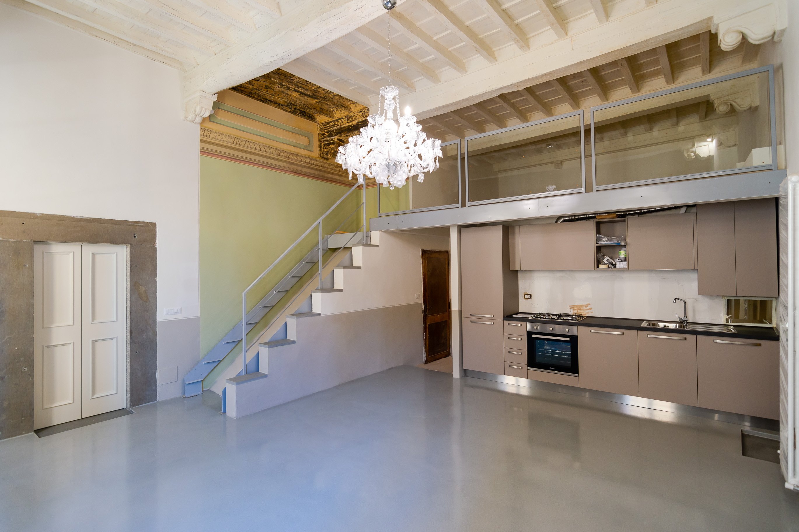 Renovated apartment with mezzanine in Cortona