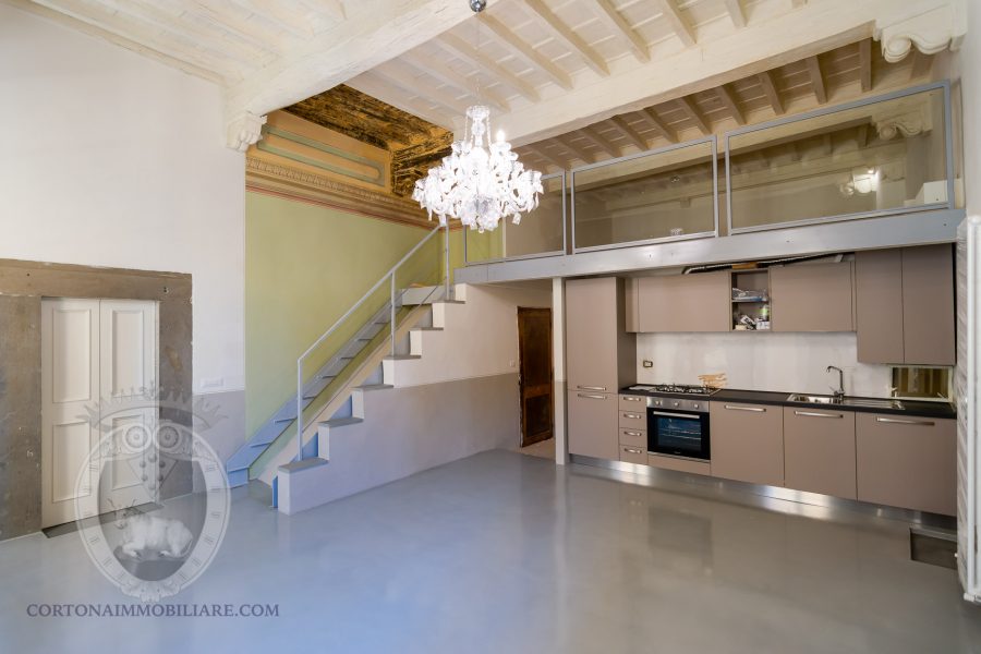 Renovated attic apartment in Cortona