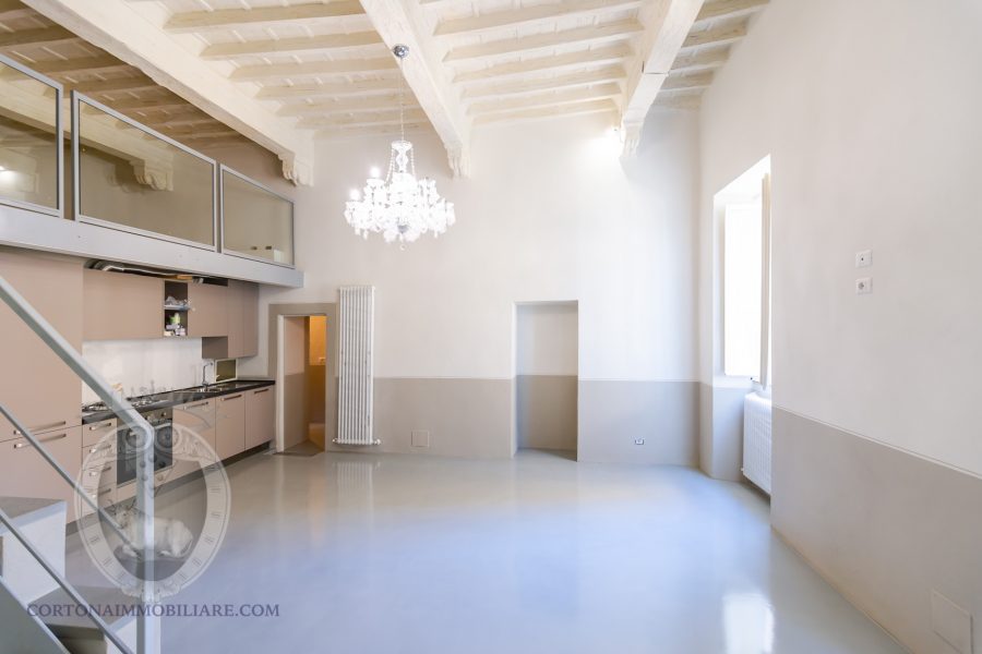 Renovated attic apartment in Cortona