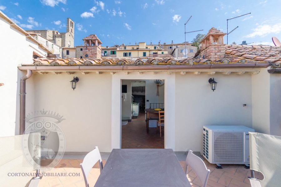 Apartment with magnificent terrace