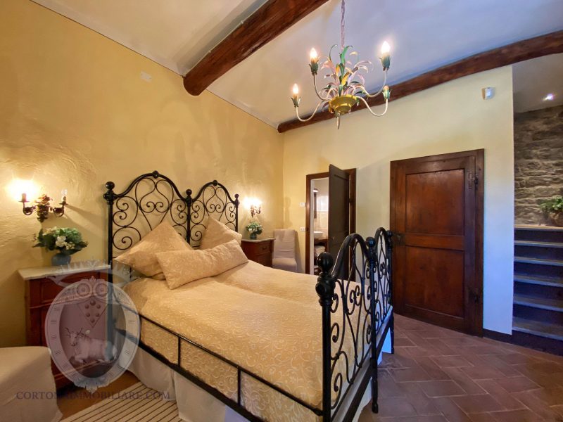 Historical terraced house in Cortona