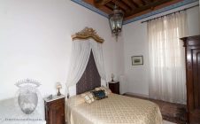 Apartment with frescoes in Cortona