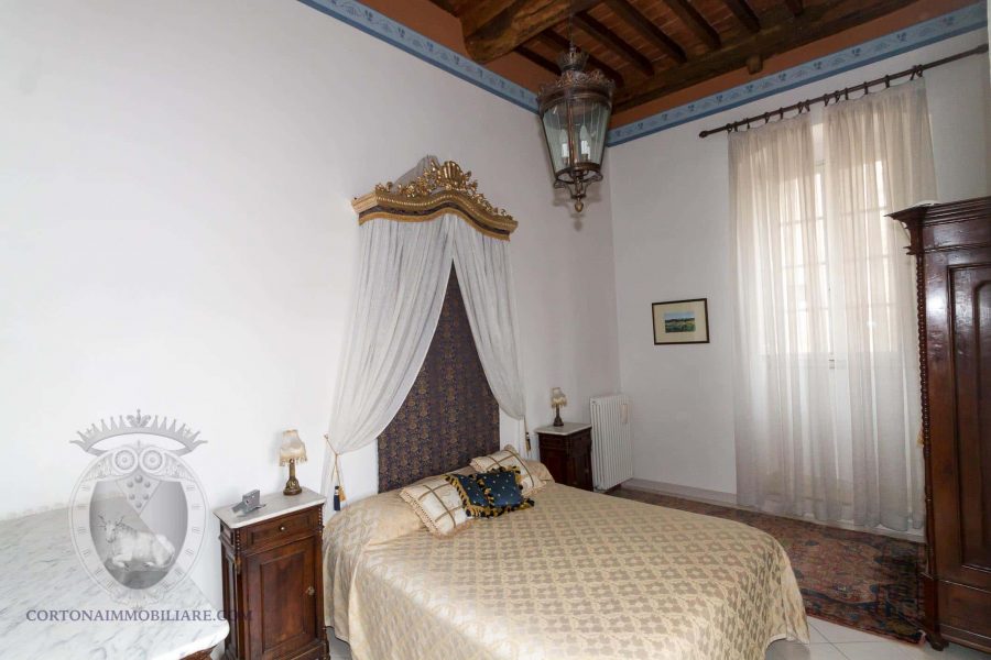 Apartment with frescoes in Cortona