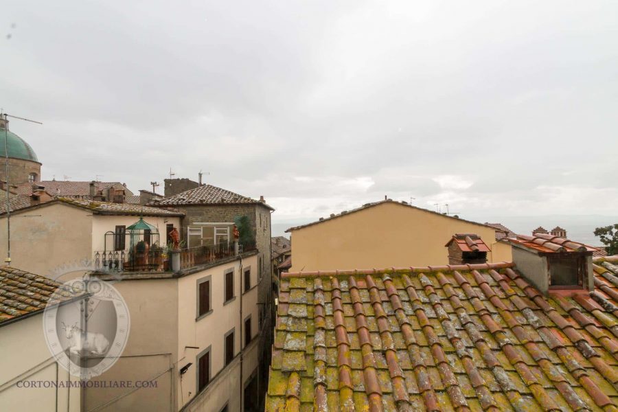 Apartment with frescoes in Cortona