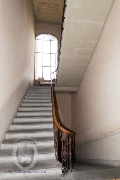 Apartment with frescoes in Cortona