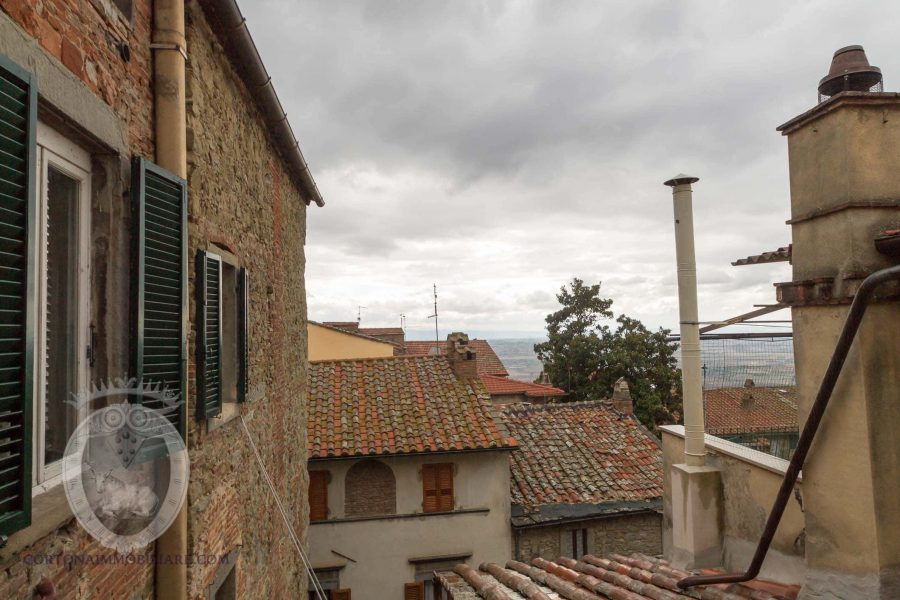 Apartment with frescoes in Cortona