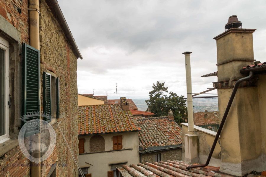 Apartment with frescoes in Cortona