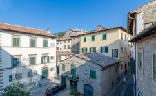 Bright apartment in the historic center of Cortona