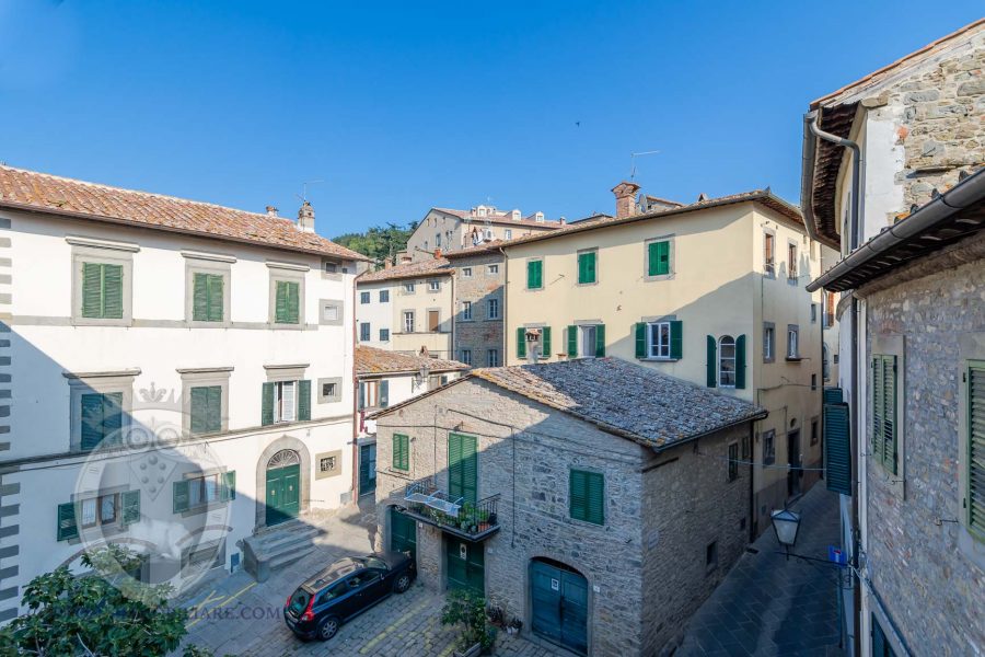 Bright apartment in the historic center of Cortona