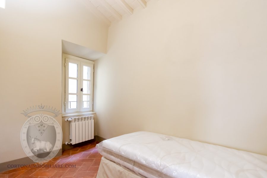 Bright apartment in the historic center of Cortona