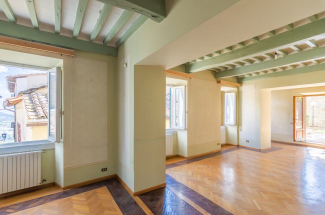 Independent villa in the historic center with lift