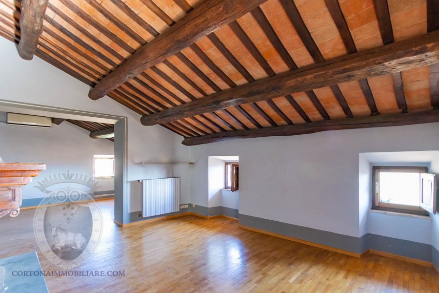 Independent villa in the historic center with lift