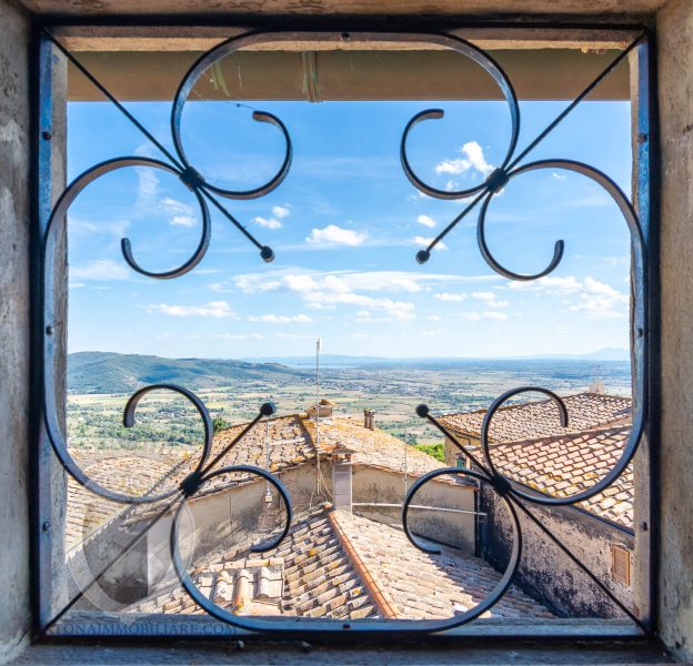 Independent villa in the historic center with lift