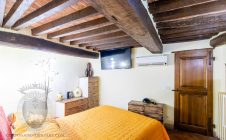 Two-room apartment on the ground floor in the historic center of Cortona