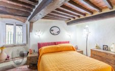 Two-room apartment on the ground floor in the historic center of Cortona