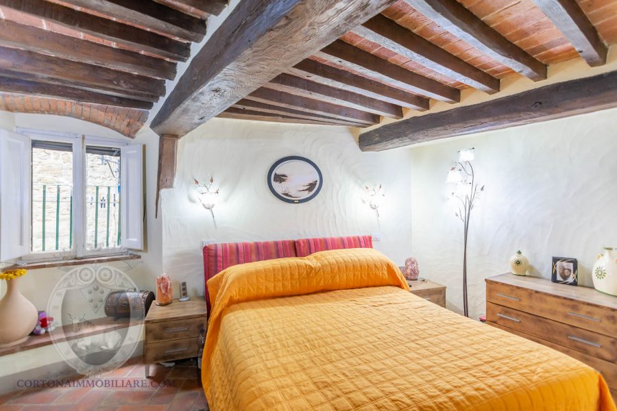 Two-room apartment on the ground floor in the historic center of Cortona