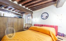 Two-room apartment on the ground floor in the historic center of Cortona