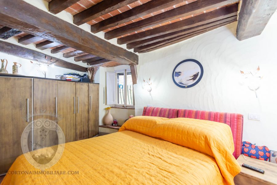 Two-room apartment on the ground floor in the historic center of Cortona