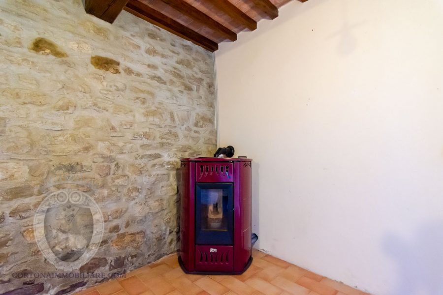 Casale con vista e giardino in campagna