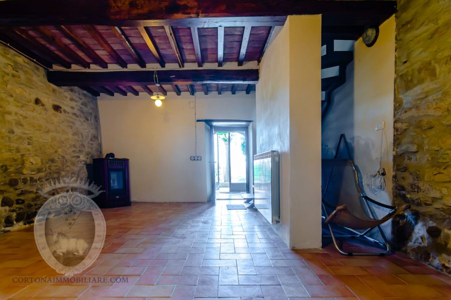 Casale con vista e giardino in campagna