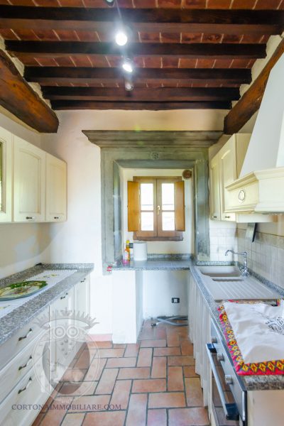 Casale con vista e giardino in campagna