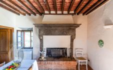 Casale con vista e giardino in campagna