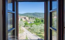 Farmhouse with views and garden in the countryside