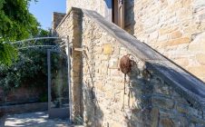 Casale con vista e giardino in campagna