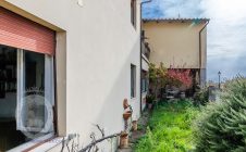 Casa indipendente libera su 3 lati con terrazza e giardino