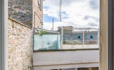 Renovated townhouse with 3 bedrooms internal courtyard and terrace