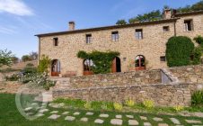 Magnificent stone farmhouse with 5 bedrooms and swimming pool