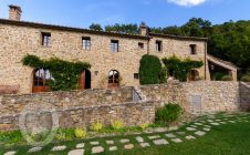 Magnificent stone farmhouse with 5 bedrooms and swimming pool