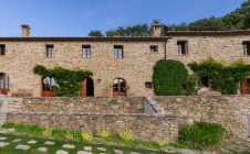 Magnificent stone farmhouse with 5 bedrooms and swimming pool